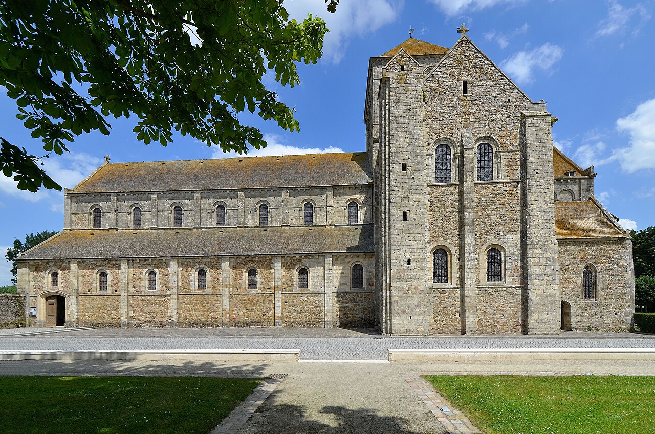 Abbaye de Lessay interior