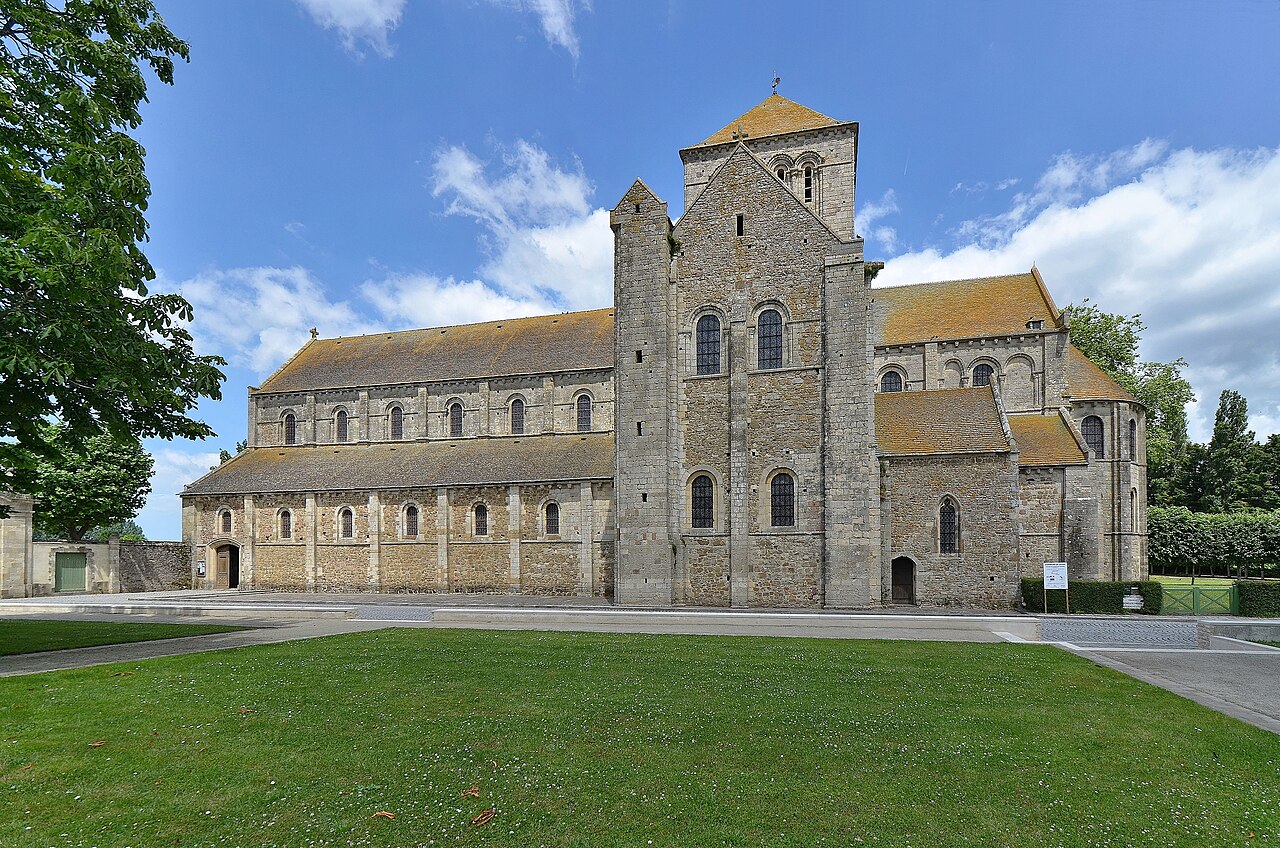 Abbaye de Lessay interior