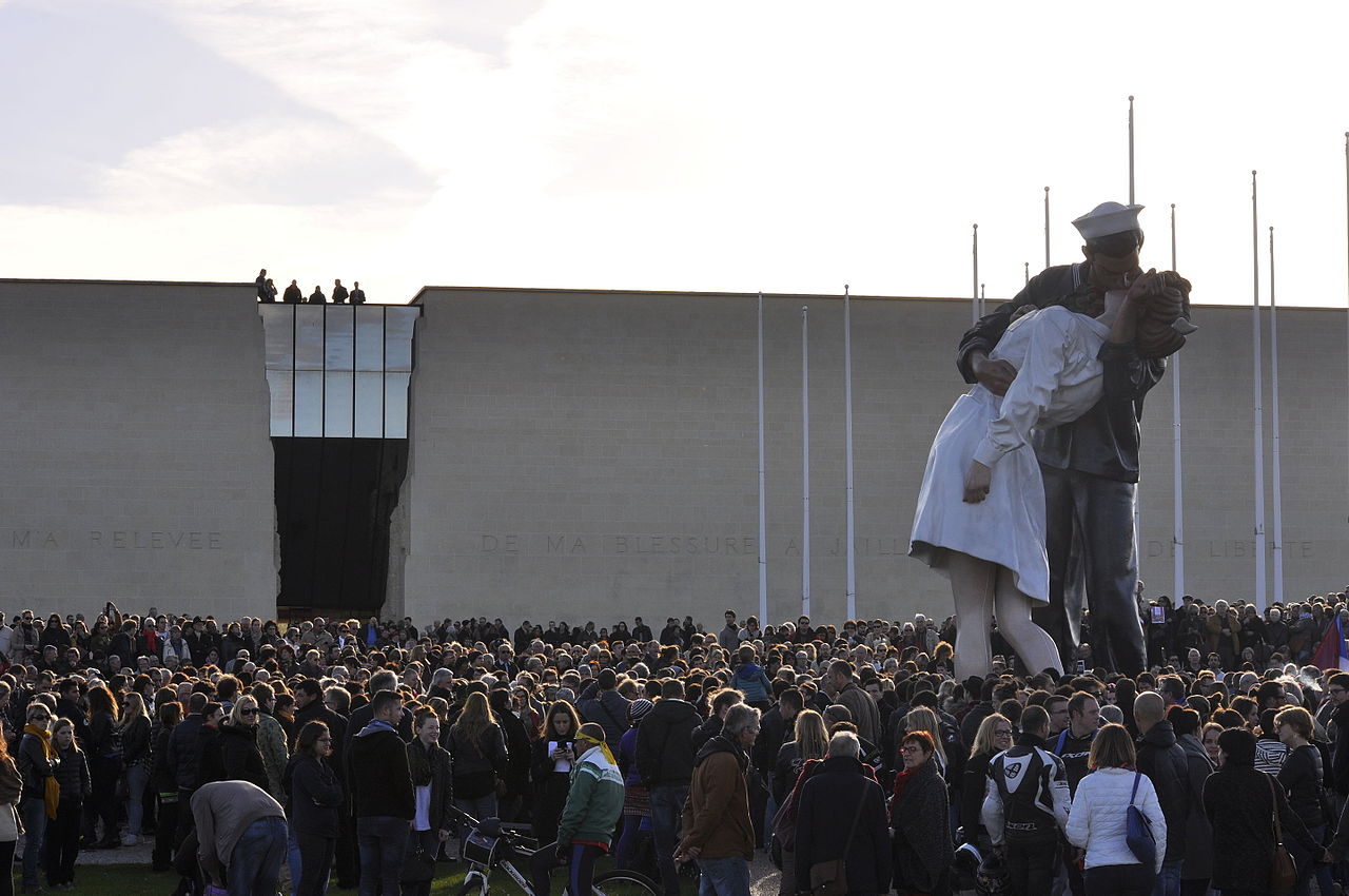 Gathering in front of the Mémorial de Caen in tribute to the victims of 13 November 2015